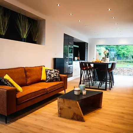 Amazon Corten Vakantiehuis Marche-en-Famenne