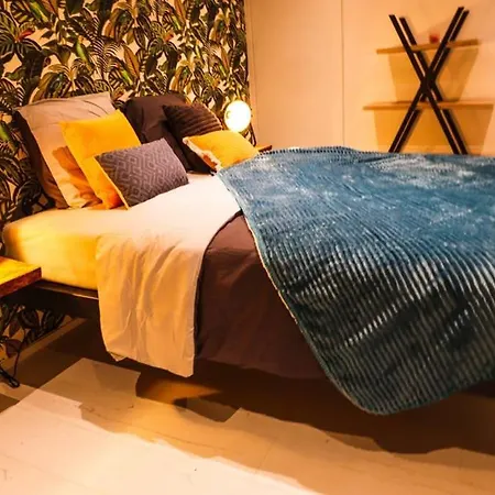 Amazon Corten Vakantiehuis Marche-en-Famenne